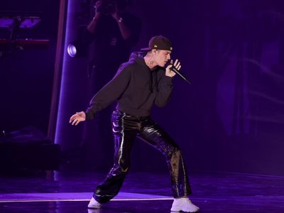 Justin Bieber earns praise for wide-legged leather pants during Grammys performance: ‘I’m obsessed’