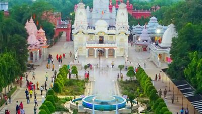 UP: Youth tries to breach Gorakhnath Temple security, injures two cops