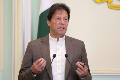 Pakistan's top court to meet as PM Khan clings on to power