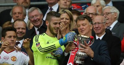 Manchester United player David de Gea shows support for Louis van Gaal after cancer diagnosis