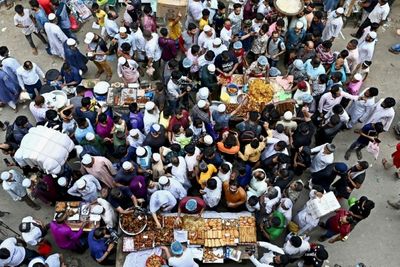 Sweet smell of Ramadan tempts as South Asia's Muslims fast
