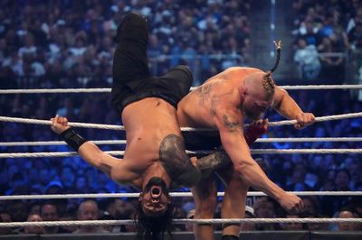 Former Vikings players clash in Wrestlemania 38 main event