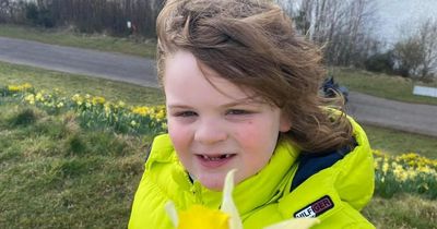 Heartwarming moment autistic Dundee schoolboy sings Loch Lomond for classmates