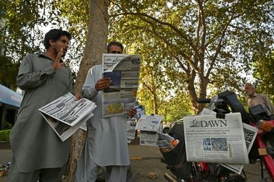 Pakistan's top court adjourns as constitutional crisis rages