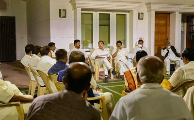 Rahul tells TPCC leaders to iron out differences