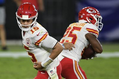 Chiefs RB Clyde Edwards-Helaire sends SOS to Patrick Mahomes after plane troubles