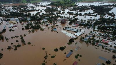 NSW, federal governments announce flood recovery cash boost for students, teachers