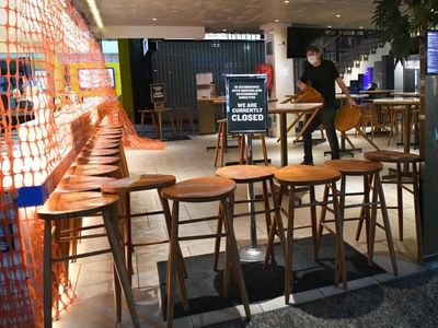 Qld ditches vaccine rules at pubs, cafes