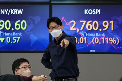 Oil prices, Asian shares gain after tech rally on Wall St