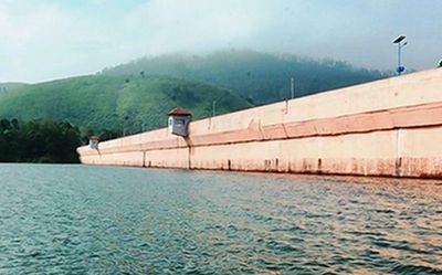 Let Mullaperiyar supervisory panel continue for a year while authority under Dam Safety Act takes form: Centre to SC