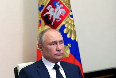 Expel Russian ambassador and set up tribunal to prosecute Putin for war crimes, Labour says