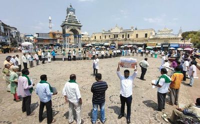 Human chain against communal disharmony