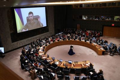 Ukraine news - live: Moscow is using UN to ‘spread its lies’, says Zelensky, as Russian economy falters