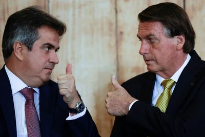 Analysis-Bolsonaro's party grows as center-right rivals stumble into Brazil campaign season