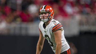 Browns re-sign a kicker despite poor performance in 2021