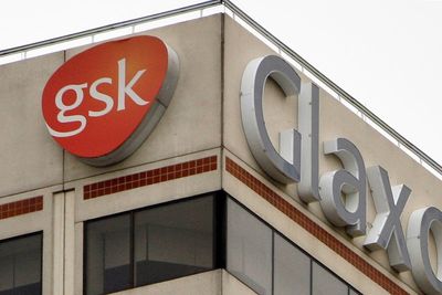 US pulls GSK's COVID drug as omicron sibling dominates cases