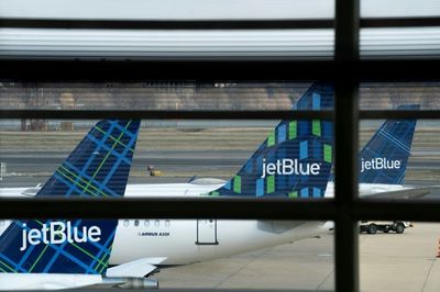 JetBlue seeks to buy Spirit Airways, threatening Frontier deal