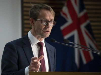 NZ's top doc Bloomfield to stand down