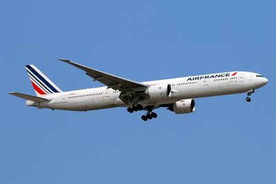 Air France pilots abort landing in Paris as plane becomes ‘unresponsive’