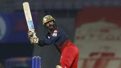 IPL 2022: Dinesh Karthik is as big a character as you can get, says RCB skipper Faf du Plessis
