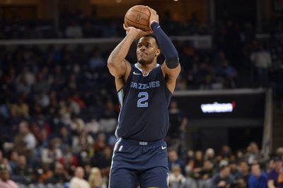 WATCH: Jaren Jackson Jr. dishes an assist to Xavier Tillman Sr.