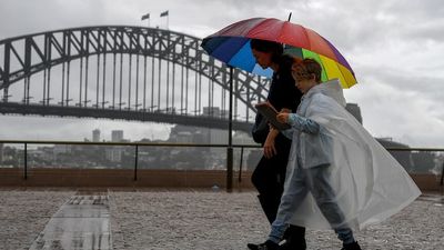 Sydney set for heavy rain as residents warned of flash flooding and landslips