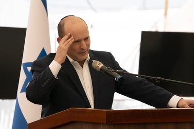 Israeli government loses majority as backbencher quits