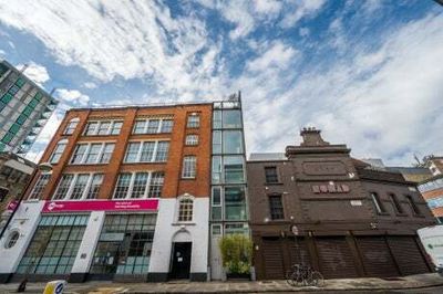 Award-winning Clerkenwell skinny house on the market for £2m even though it’s only 10ft wide