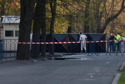 Car rams Russian Embassy gate in Romania, driver dead