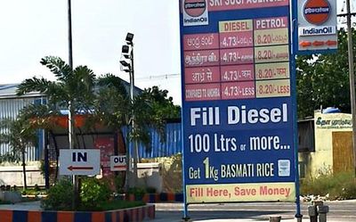 Hike in petrol price | Border bunks rattled as Andhra residents fuel up tanks in Tamil Nadu