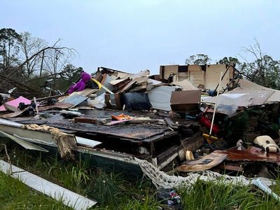 Residents clear trees, assess damage from southern storms