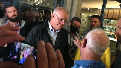 Prime Minister Scott Morrison confronted by local resident while campaigning at Edgeworth Tavern in Newcastle