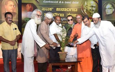 HDK dares Sangh Parivar outfits to fight against price rise