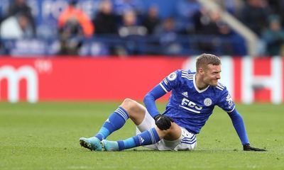 Leicester must get to bottom of Vardy’s knee injury, says Brendan Rodgers