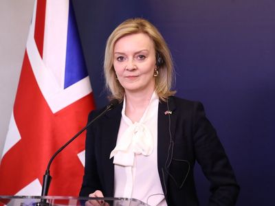 Truss urges return of Cold War diplomacy with Russia as Nato warns of ‘long haul’ in Ukraine