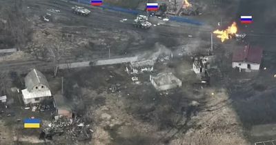 Single Ukrainian tank seen taking on entire Russian convoy close to Kyiv