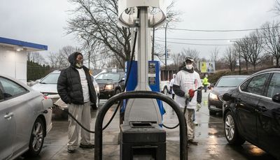 Lightfoot’s gas and transit giveaways hit rough patch — even after income threshold reduced