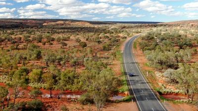 Advocates make case for more electric vehicle charging stations in outback Australia