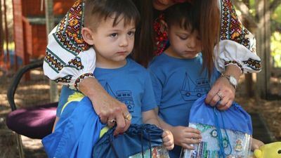 Ukrainian refugees adjust to new life in Perth after fleeing Russian invasion when 'rockets started coming'