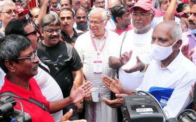 CPI(M) supporters from West Bengal light up the mood at Party Congress