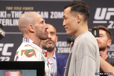 UFC 273 video: Alexander Volkanovski vs. Chan Sung Jung press conference faceoff
