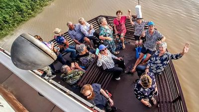 Tour group left 'stranded' in outback after alleged altercation between operator, bus driver