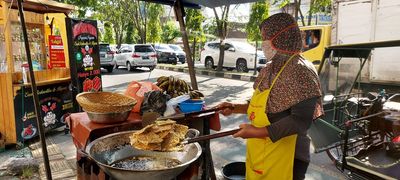 Far from Ukraine, Indonesia’s poor can’t get cooking oil