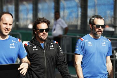 Alonso expects to stay in F1 for "two or three more years"