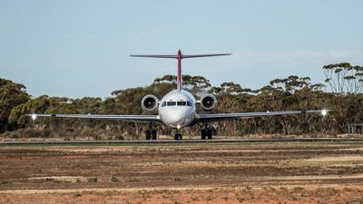 Kalgoorlie-Boulder Airport spends millions upgrading runway hoping for new links to eastern states