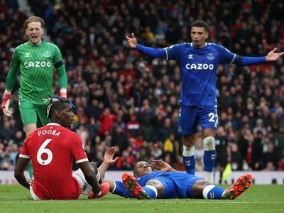 Everton and Manchester United fight for dignity in derby of faded glory