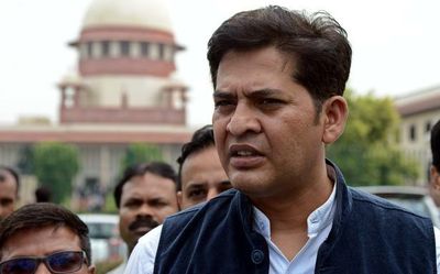 Madhya Pradesh Police arrest Vyapam scam whistleblower Anand Rai from Delhi in case filed by govt. officer
