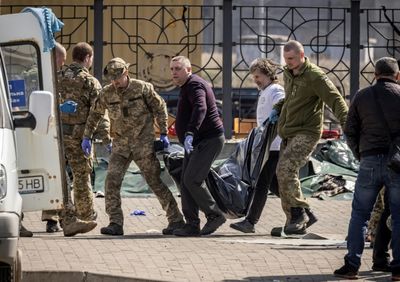 'Bodies everywhere': Rockets strike Ukraine evacuation hub