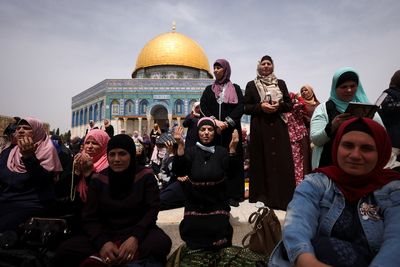 Thousands gather at Jerusalem's Al-Aqsa for first Friday prayers of Ramadan