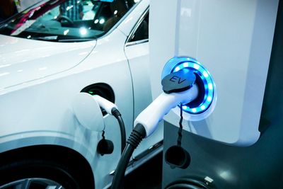According to Wall Street, these are the 4 Best EV Charging Stocks to Buy in 2022